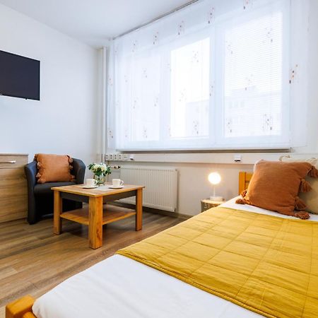צ'סקה בודיוביצה Hotel U Nadrazi מראה חיצוני תמונה
