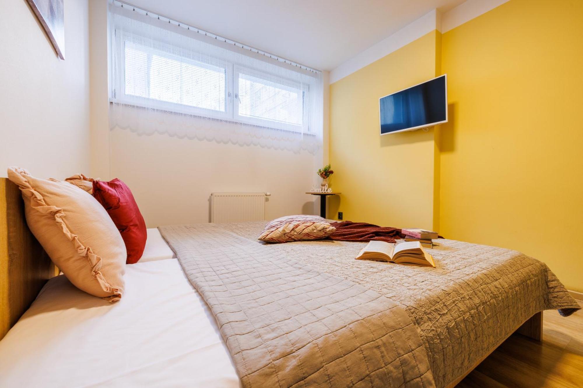 צ'סקה בודיוביצה Hotel U Nadrazi מראה חיצוני תמונה