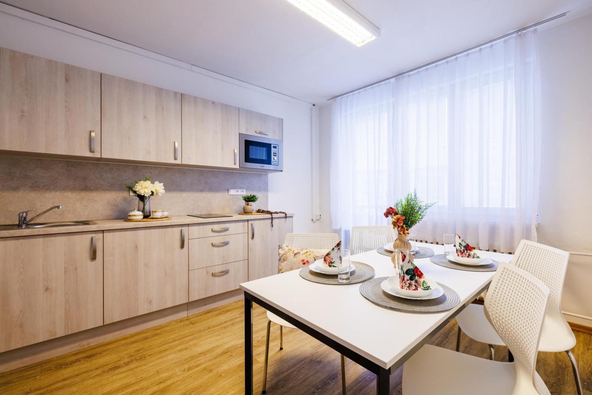 צ'סקה בודיוביצה Hotel U Nadrazi מראה חיצוני תמונה