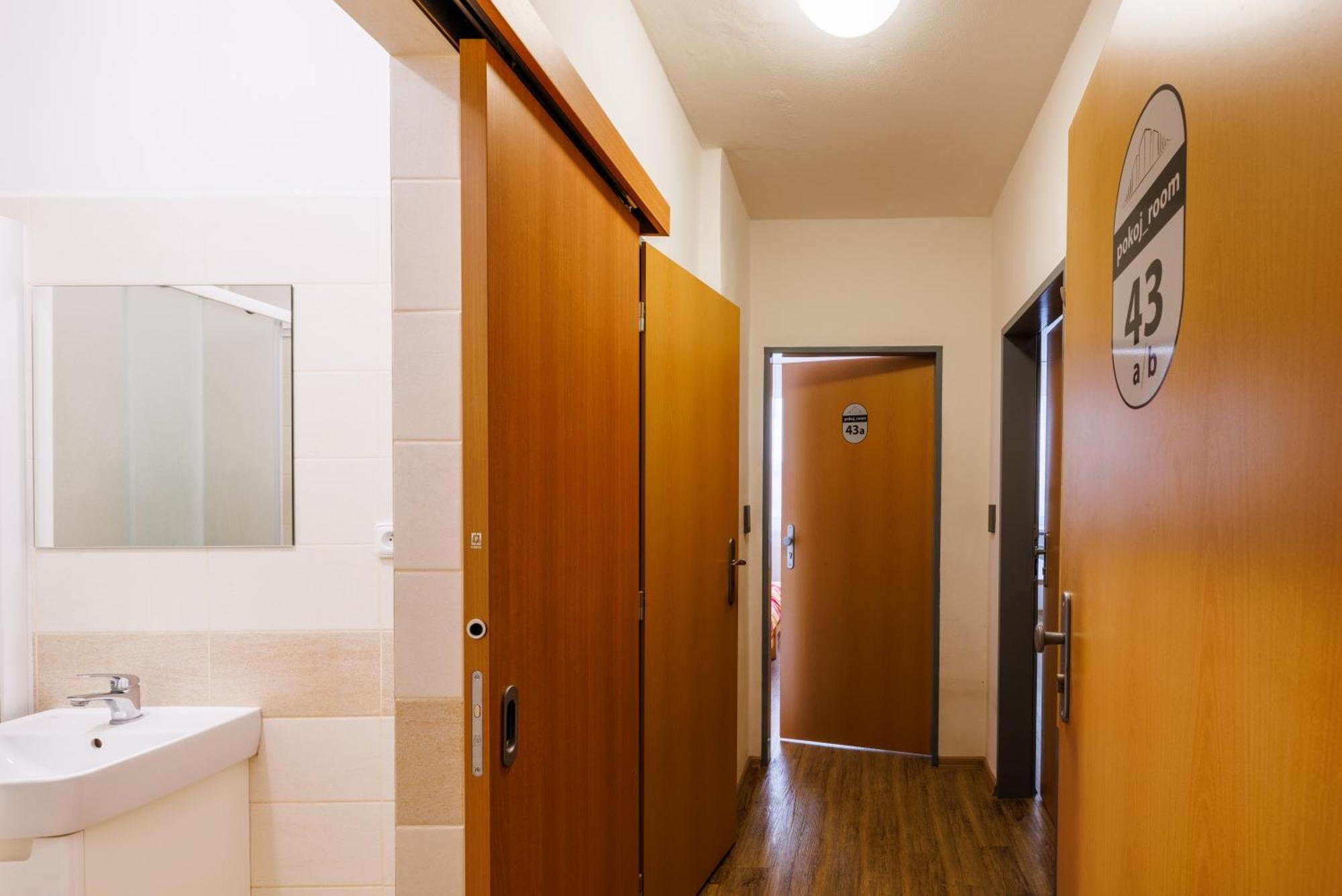 צ'סקה בודיוביצה Hotel U Nadrazi מראה חיצוני תמונה
