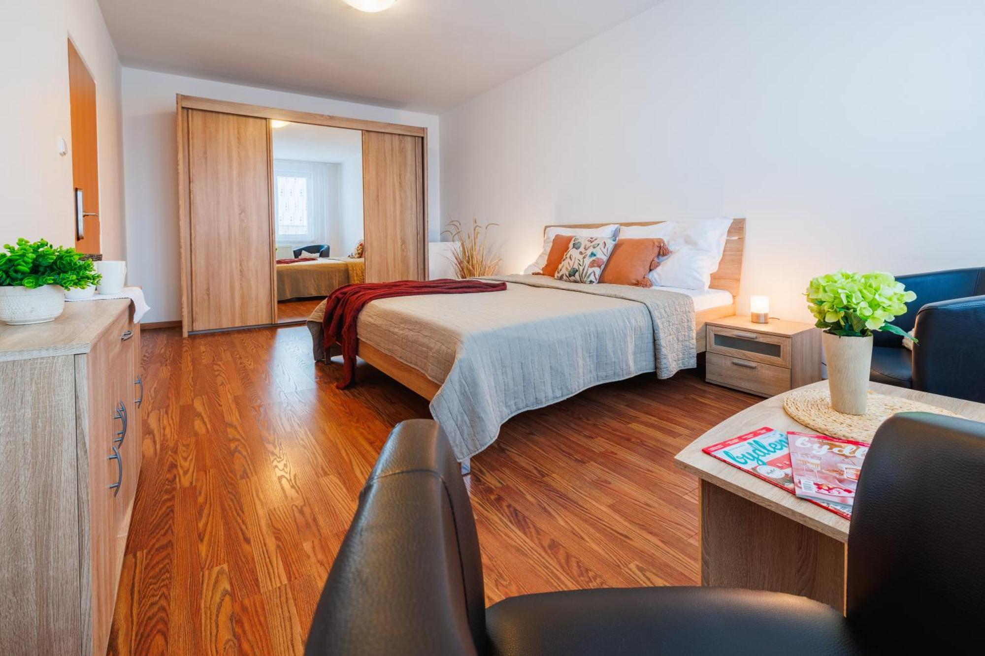 צ'סקה בודיוביצה Hotel U Nadrazi מראה חיצוני תמונה