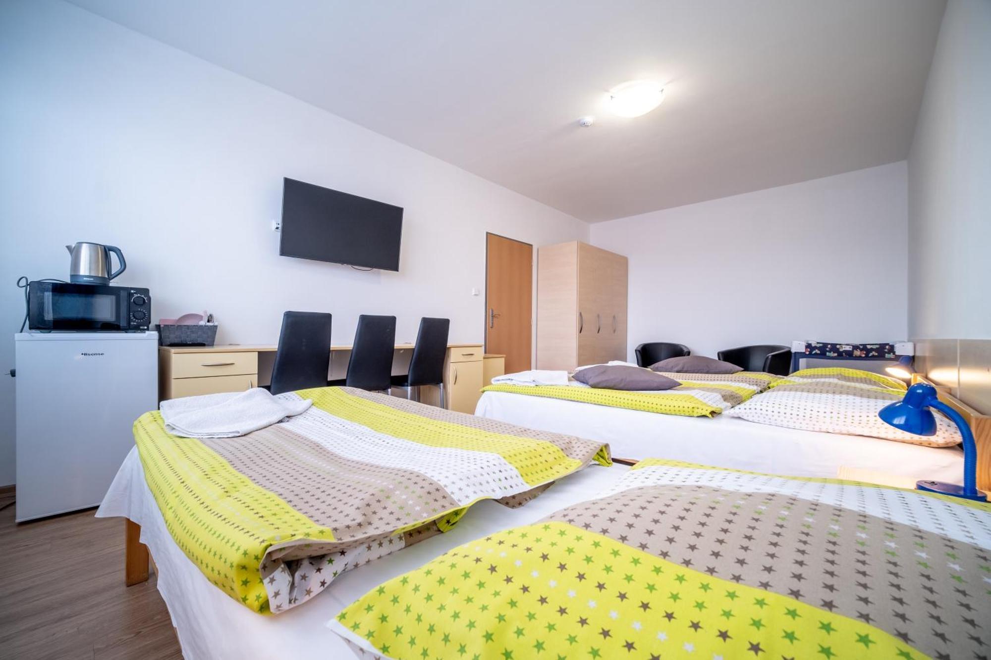 צ'סקה בודיוביצה Hotel U Nadrazi מראה חיצוני תמונה