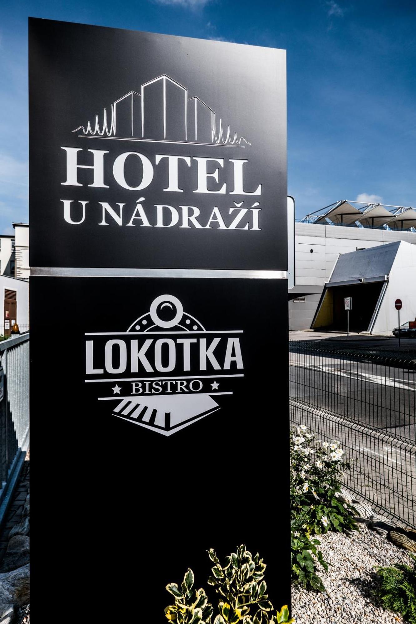צ'סקה בודיוביצה Hotel U Nadrazi מראה חיצוני תמונה