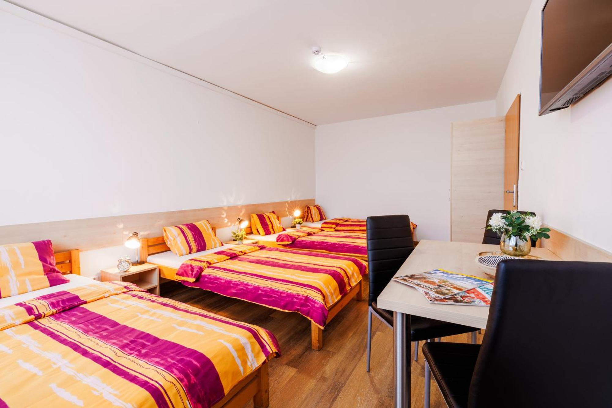 צ'סקה בודיוביצה Hotel U Nadrazi מראה חיצוני תמונה