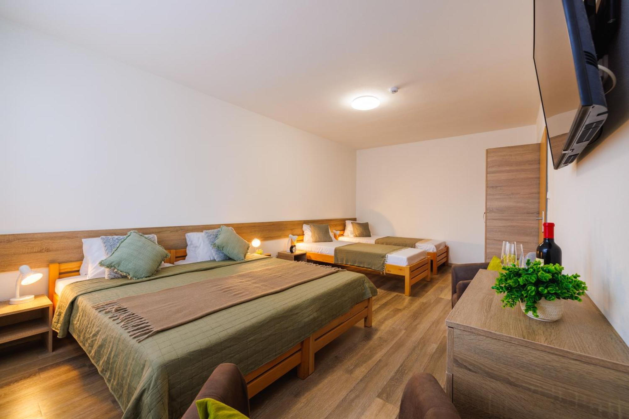 צ'סקה בודיוביצה Hotel U Nadrazi מראה חיצוני תמונה