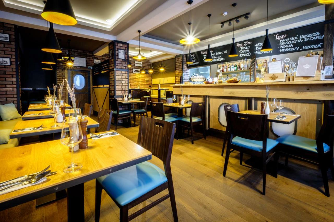 צ'סקה בודיוביצה Hotel U Nadrazi מראה חיצוני תמונה